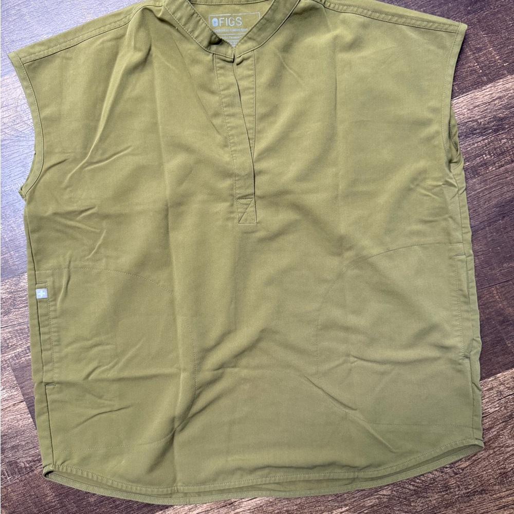 Figs Olive Green Scrub Set - Picture 2 of 7